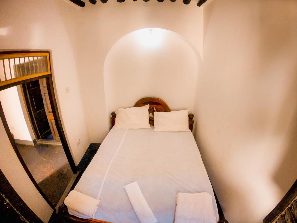 Postel nebo postele na pokoji v ubytování zLife Stone Town