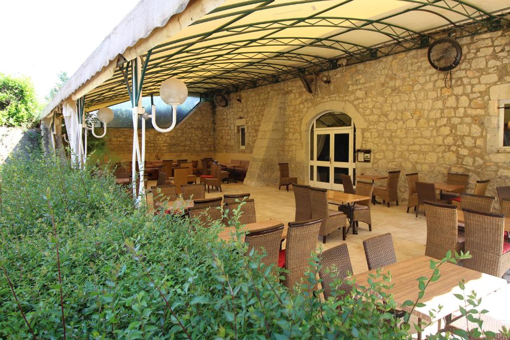 Restaurace v ubytování Logis Hôtel Restaurant Gîte La Bastide du Vébron