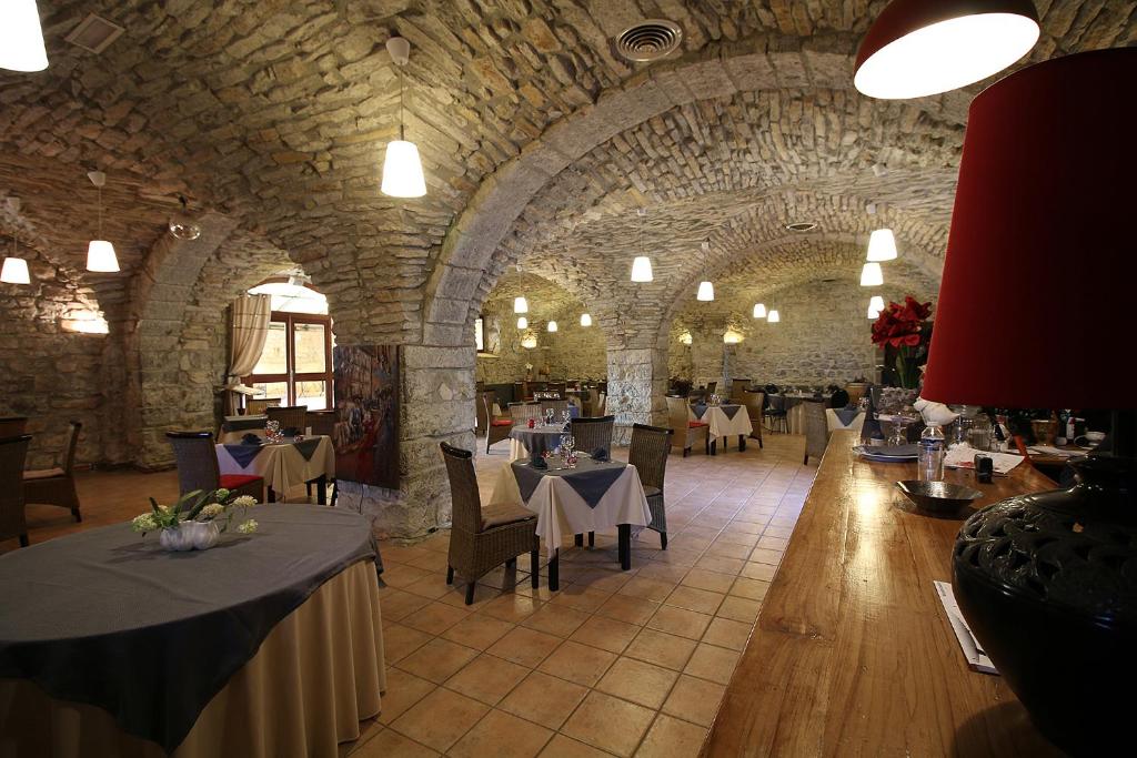 Restaurace v ubytování Logis Hôtel Restaurant Gîte La Bastide du Vébron