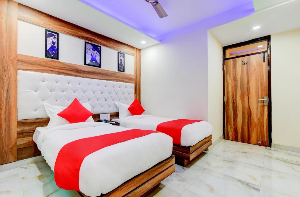 Postel nebo postele na pokoji v ubytování Delhi Guest House at New Delhi Railway Station
