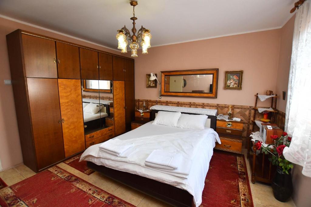 Postel nebo postele na pokoji v ubytování Kaza apartment