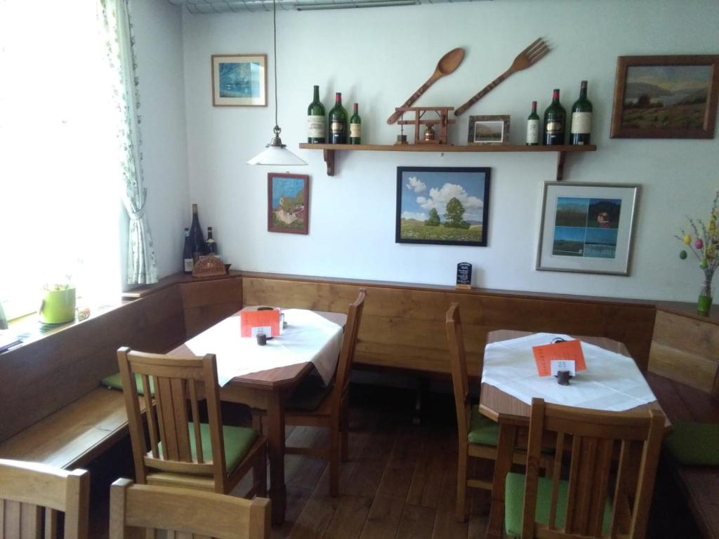 Ein Restaurant oder anderes Speiselokal in der Unterkunft Gasthof zur Venus 