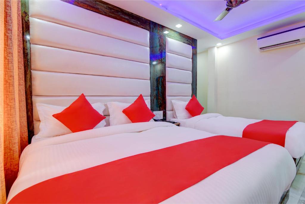 Postel nebo postele na pokoji v ubytování Delhi Guest House at New Delhi Railway Station