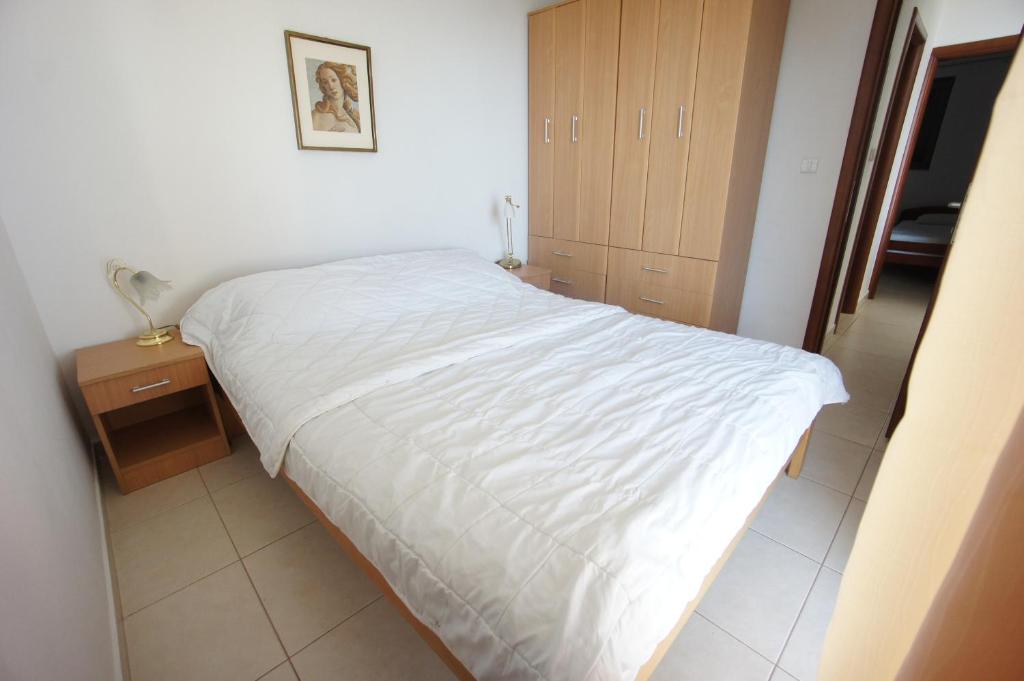 Postel nebo postele na pokoji v ubytování Apartments Bečići Sunset