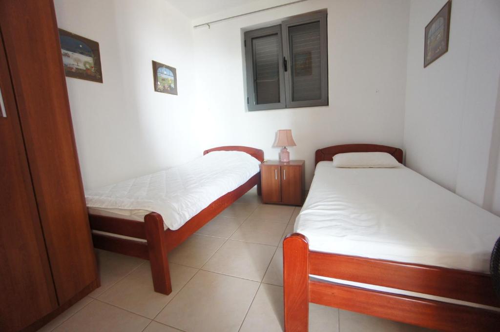 Postel nebo postele na pokoji v ubytování Apartments Bečići Sunset