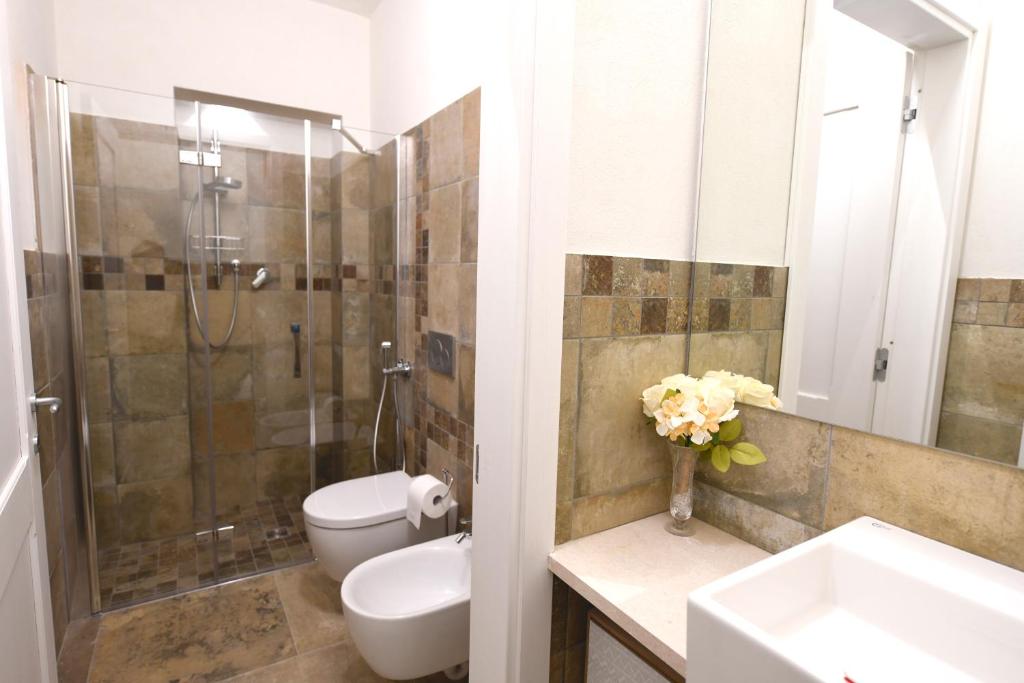 A bathroom at Casa delle Rocche