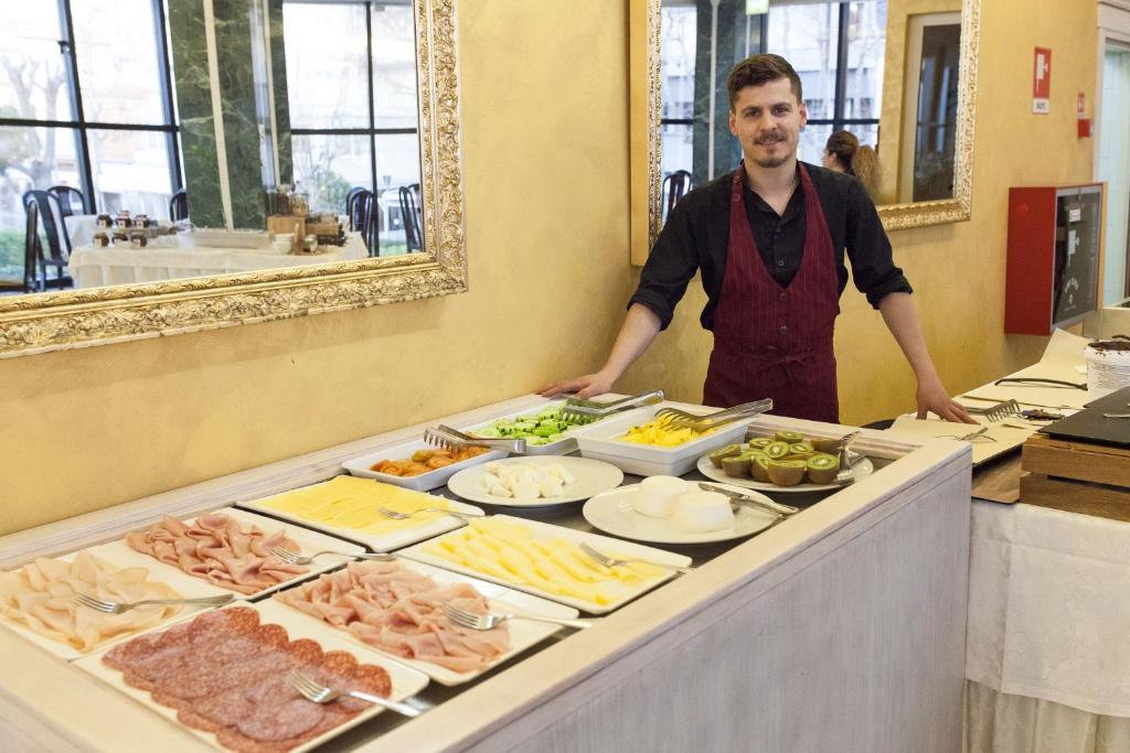 Comida no hotel ou em algum lugar perto