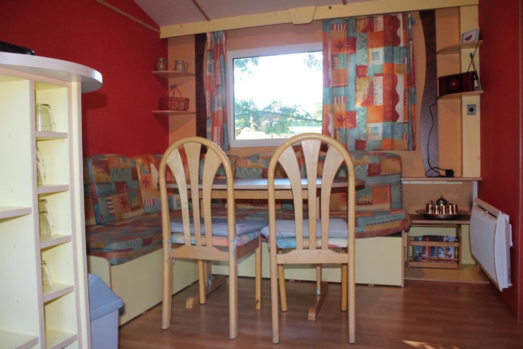 Kuchyň nebo kuchyňský kout v ubytování Camping la Chevauchée