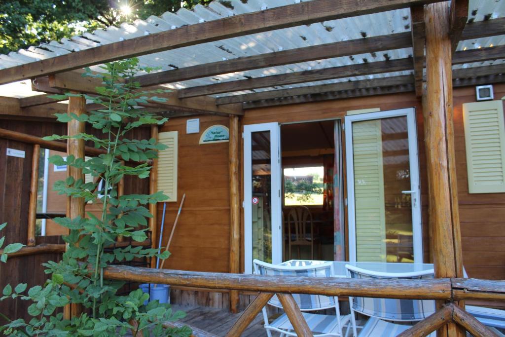 Balkón nebo terasa v ubytování Camping la Chevauchée