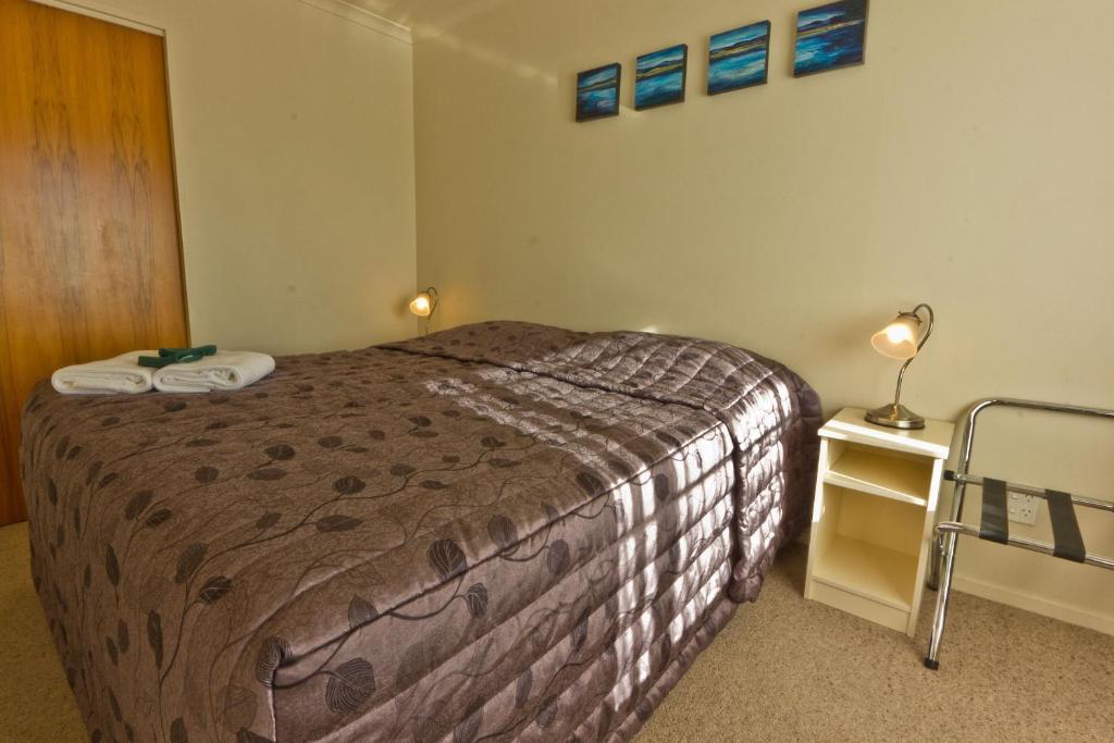 Postel nebo postele na pokoji v ubytování Arrow Motel Apartments