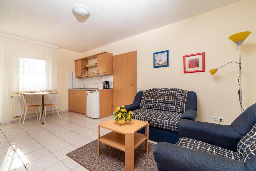 Lena Apartman - Apartment With Balcony