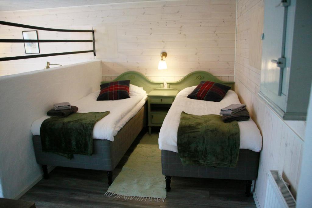 เตียงในห้องที่ Årröds Boställe