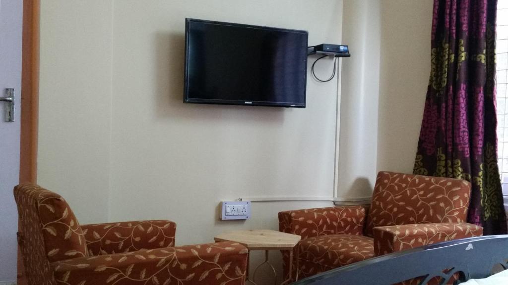 TV a/nebo společenská místnost v ubytování Flyer Exotica