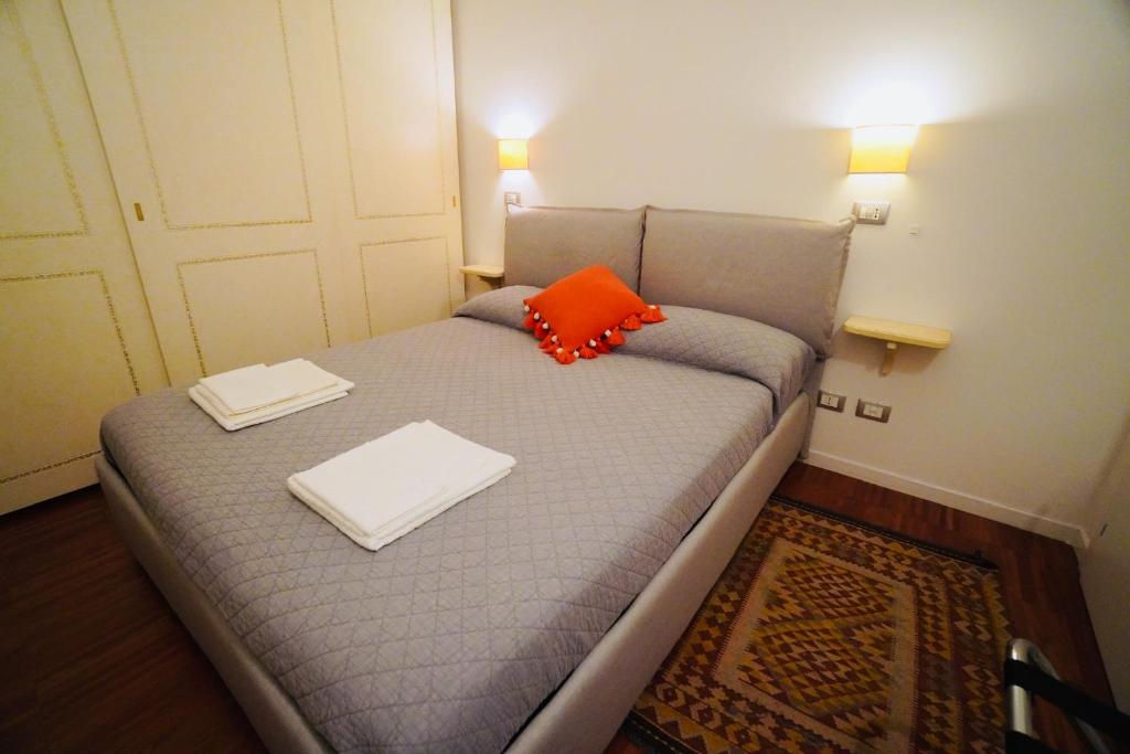 Łóżko lub łóżka w pokoju w obiekcie A Casa di Enza