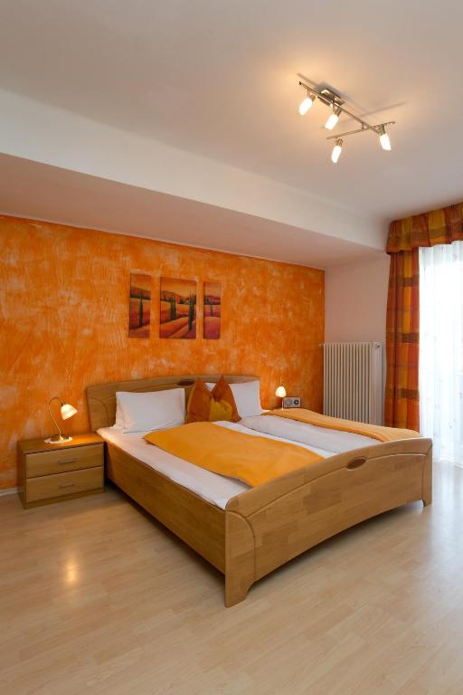 Postel nebo postele na pokoji v ubytování Landhaus Gastein