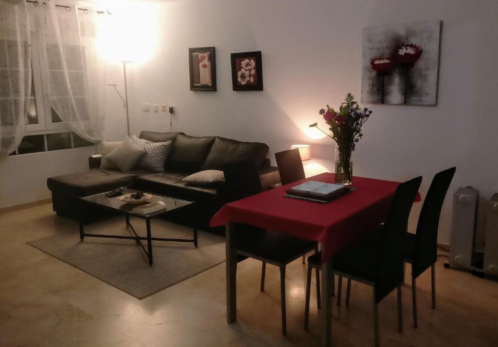 A seating area at Superbe appartement avec piscine (Costa Blanca)
