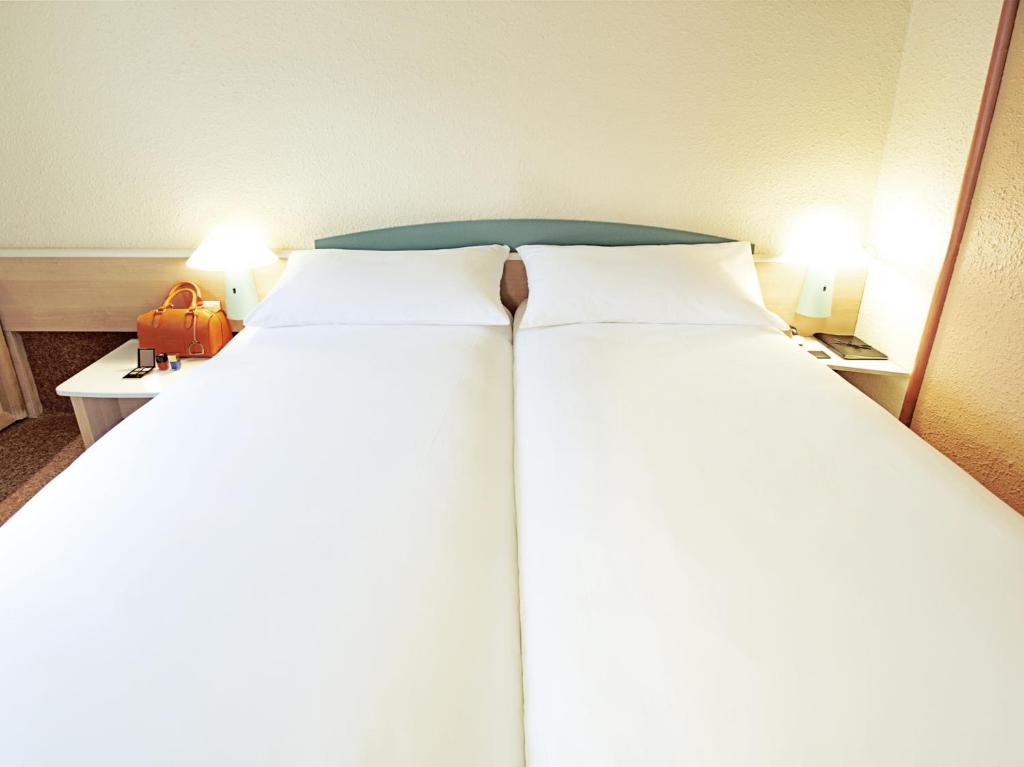 Postel nebo postele na pokoji v ubytování Hotel ibis Guimaraes