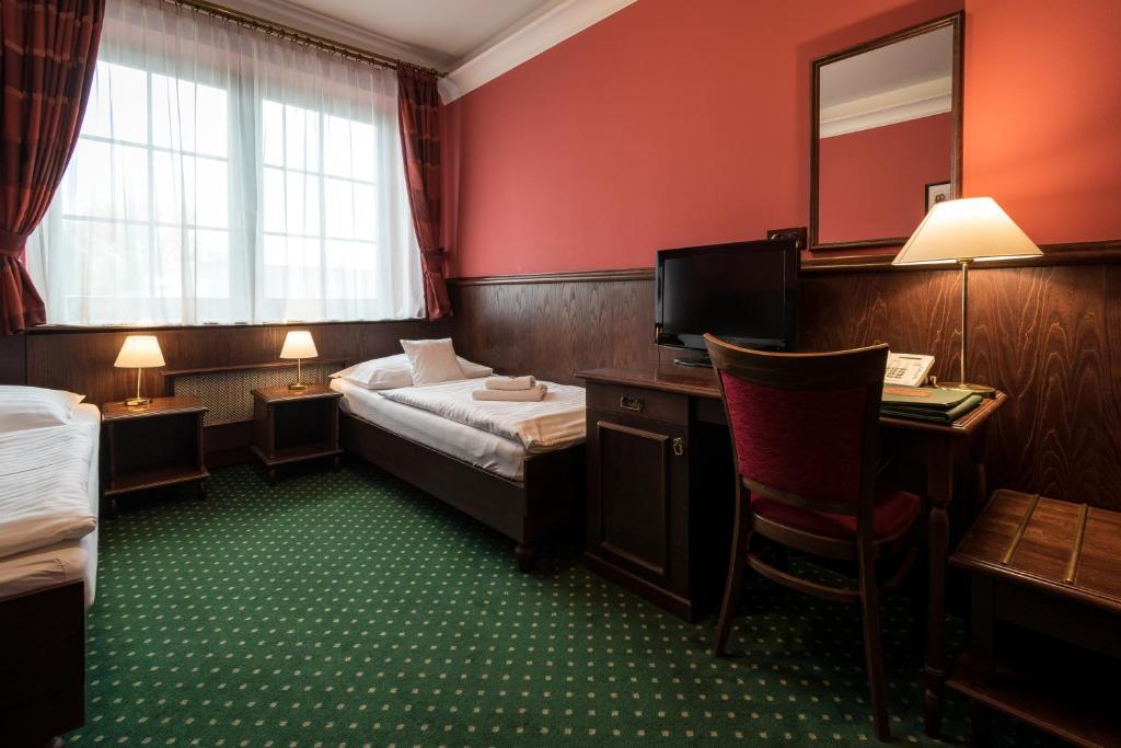 Postel nebo postele na pokoji v ubytování Hotel U Hejtmana Šarovce