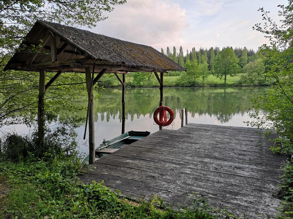 Příroda nedaleko venkovského domu