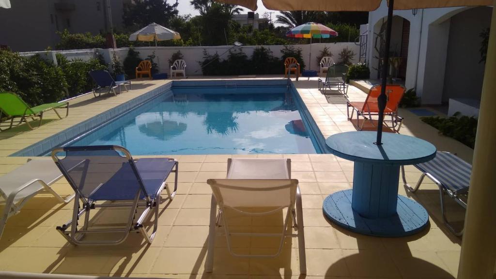 Bazén v ubytování Villas Irene 5 Family Apartments nebo v jeho okolí
