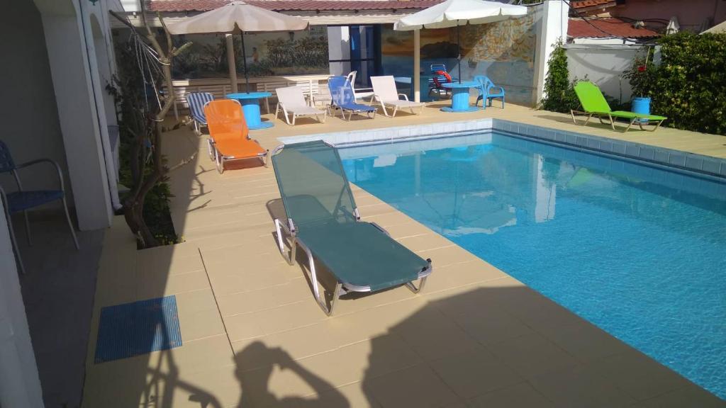 Bazén v ubytování Villas Irene 5 Family Apartments nebo v jeho okolí