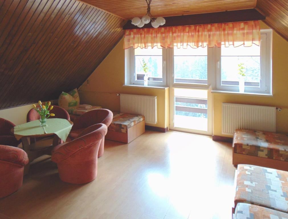 Dom wczasowy Przy Skałkach - Habitación Familiar Con Balcón