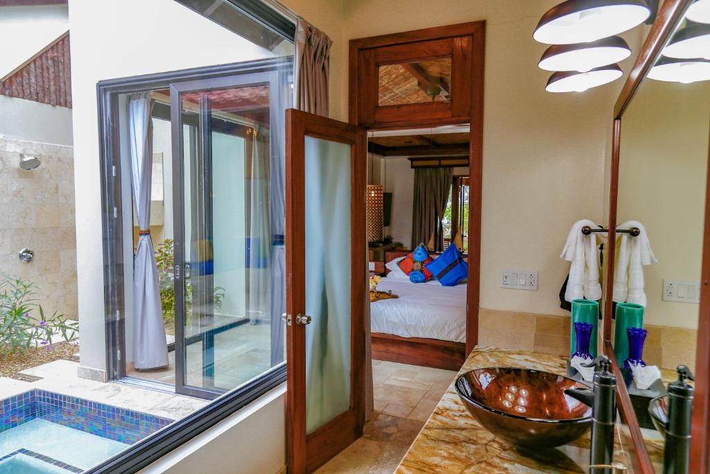 Almond Beach Resort at Jaguar Reef photo 5