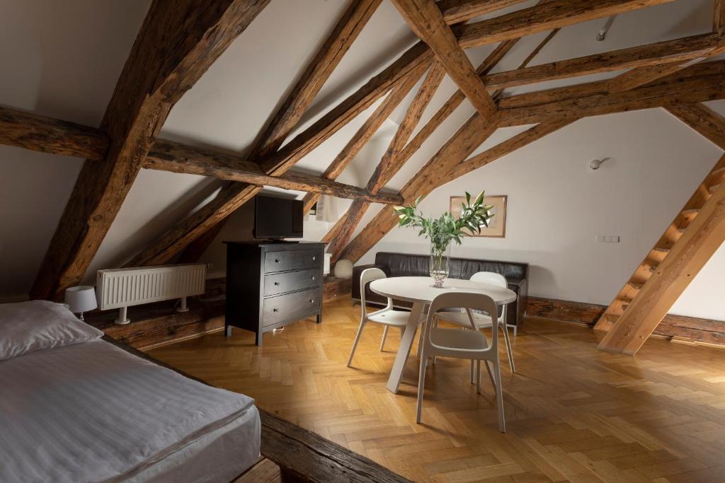 Three Golden Crowns Apartments - Resim 37