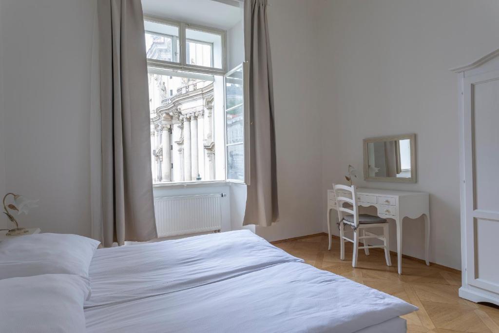 Three Golden Crowns Apartments - Resim 44