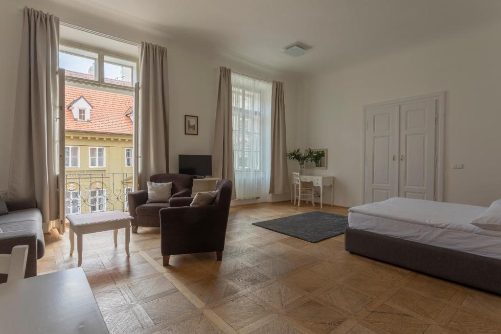 Three Golden Crowns Apartments - Resim 39