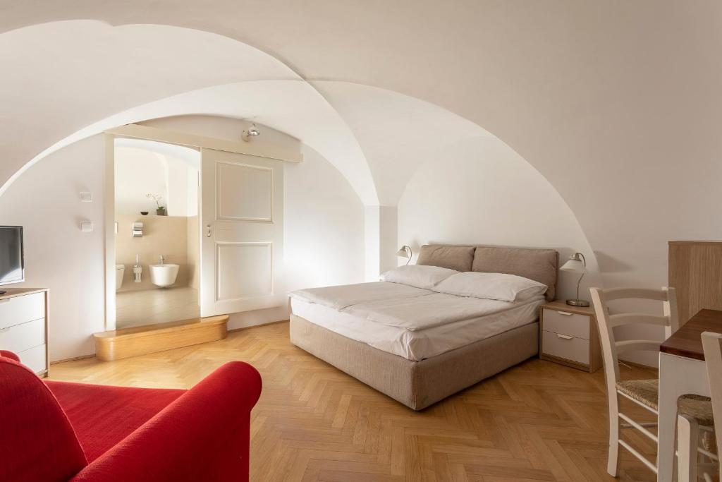 Three Golden Crowns Apartments - Resim 18