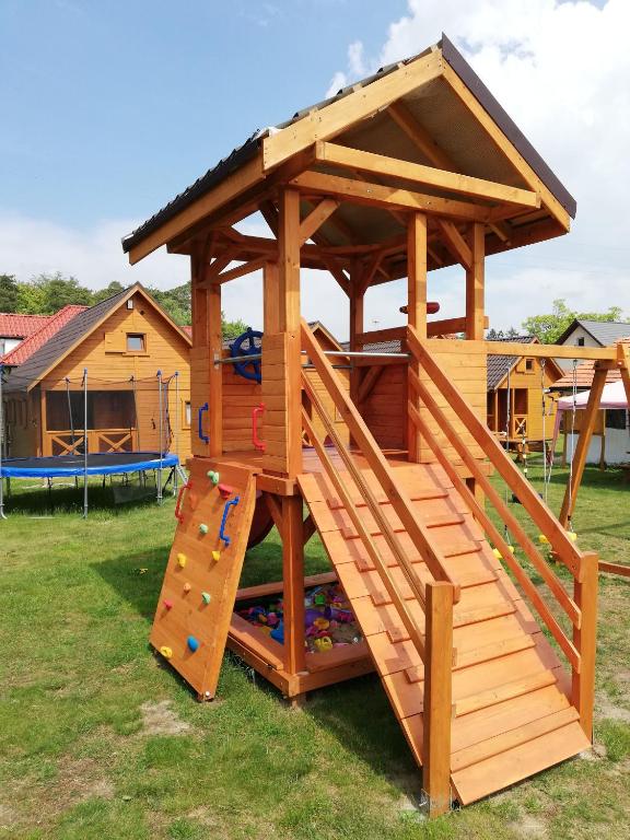 Herní místnost nebo prostor pro děti v ubytování Domki letniskowe Wisełka
