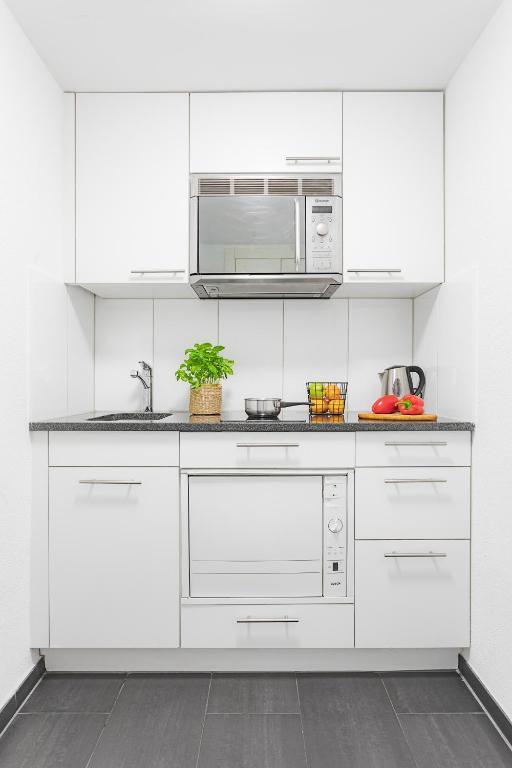 Swiss Star Zurich University - Self Check-In - Resim 13