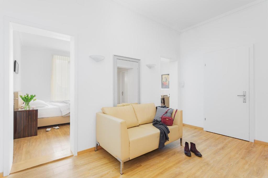 Swiss Star Zurich University - Self Check-In - Resim 9