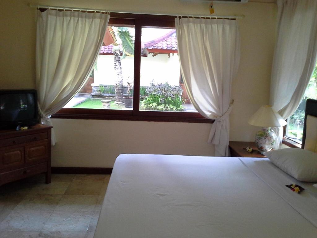 Postel nebo postele na pokoji v ubytování Ananda Resort Seminyak