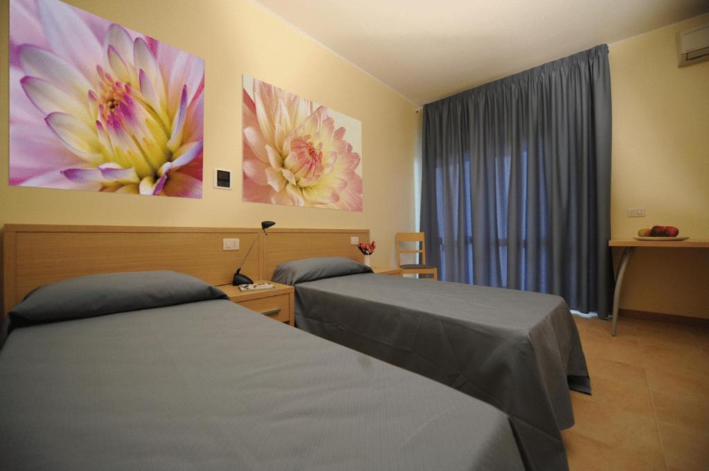 En eller flere senge i et værelse på Residence Lorenzo Da Viterbo
