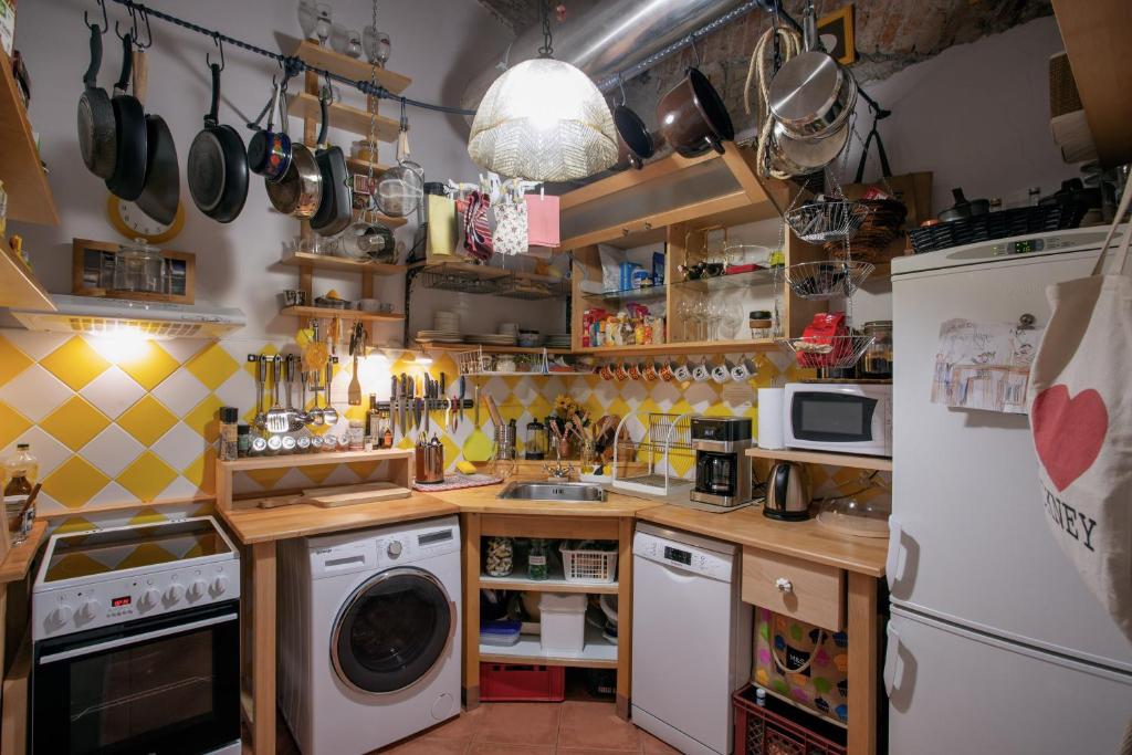 Kuchyň nebo kuchyňský kout v ubytování Victoria Design Stays - Apartment Rehorova