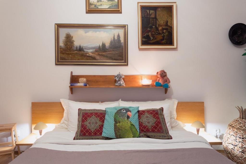 Postel nebo postele na pokoji v ubytování Victoria Design Stays - Apartment Rehorova
