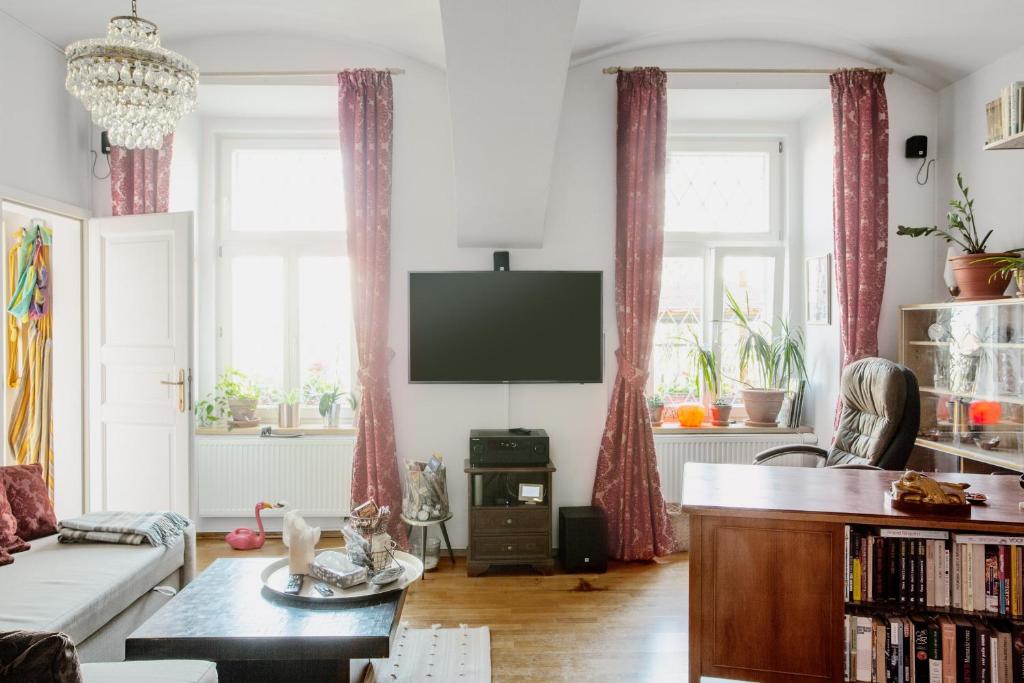 TV a/nebo společenská místnost v ubytování Victoria Design Stays - Apartment Rehorova