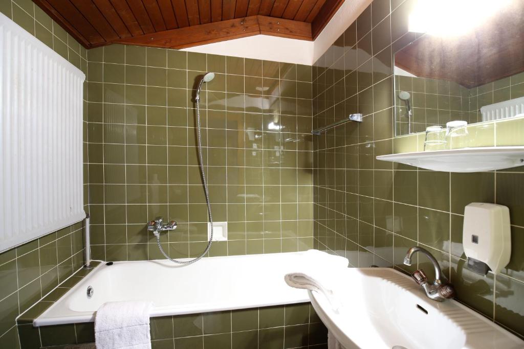 Koupelna v ubytování Dorfgasthof Hotel Staberhof