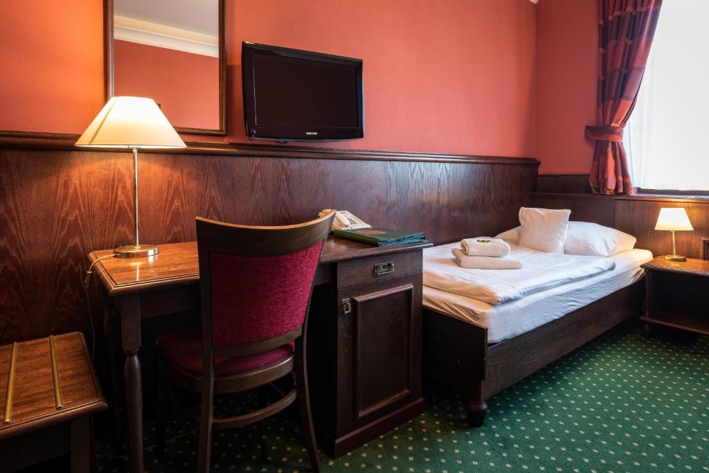 Postel nebo postele na pokoji v ubytování Hotel U Hejtmana Šarovce