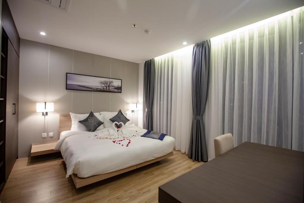 Postel nebo postele na pokoji v ubytování Parosand Hanoi Hotel