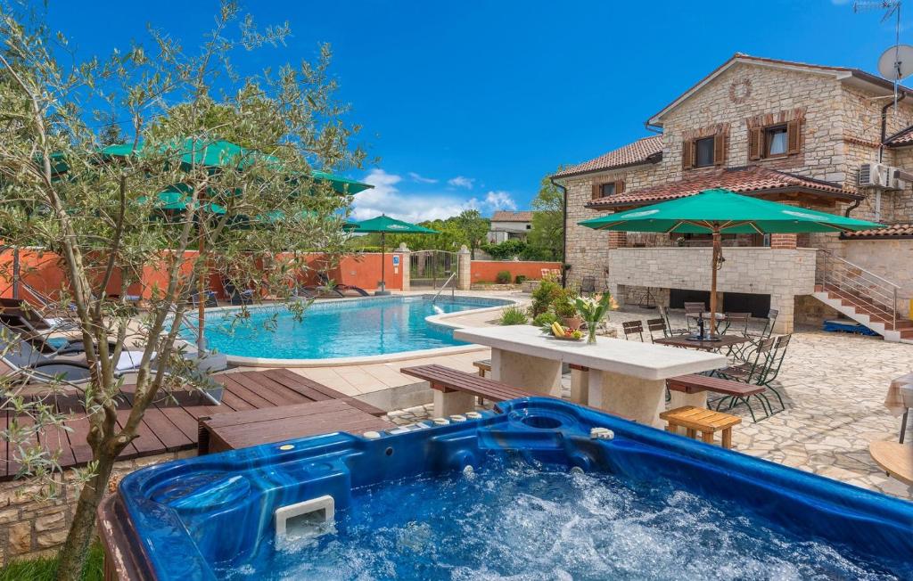 Bazén v ubytovaní Apart Complex Villa Anja alebo v jeho blízkosti