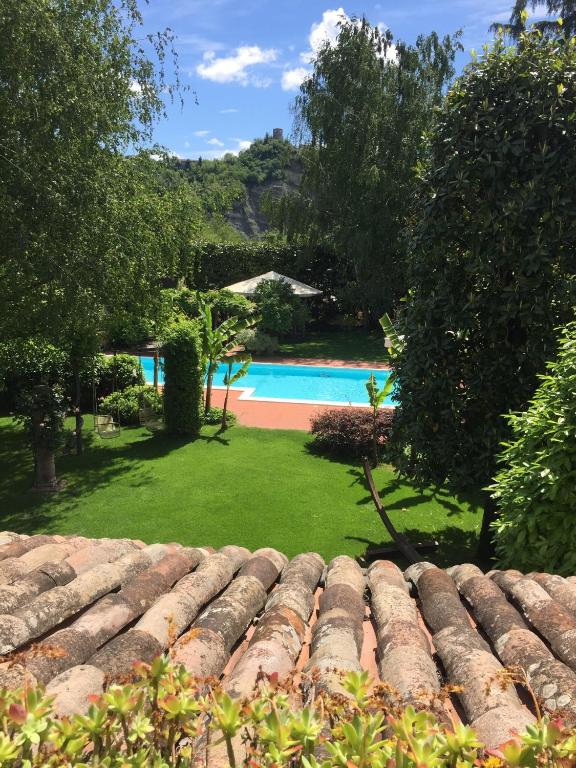 Bazén v ubytovaní La Pergola B&B alebo v jeho blízkosti