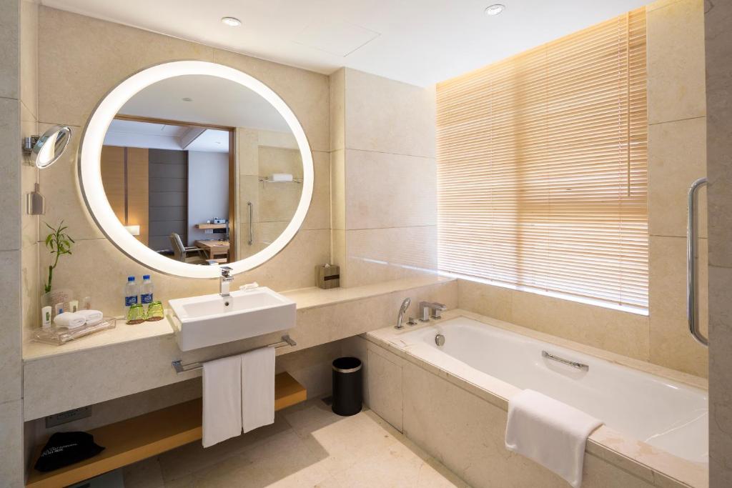 Koupelna v ubytování Crowne Plaza Shanghai Anting-Auto City - 15 Minutes drive to F1