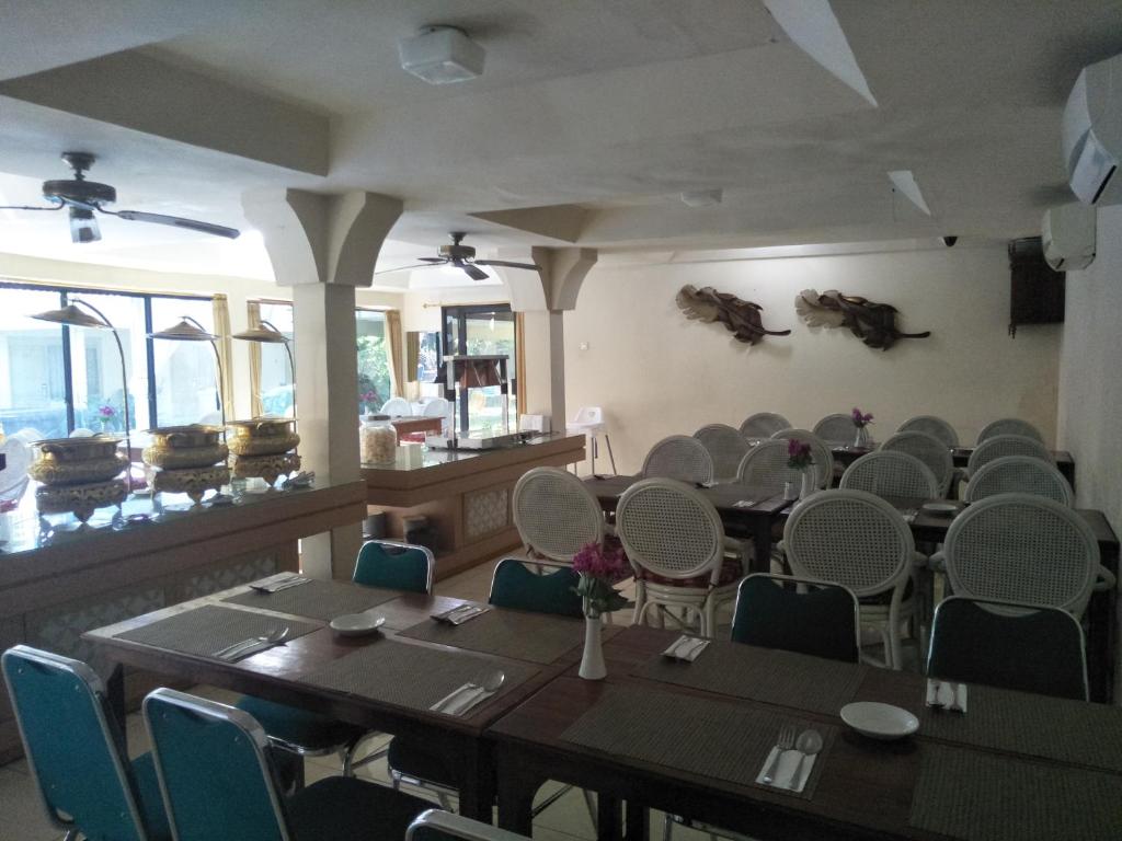 Restaurace v ubytování Hotel Grand Rosela