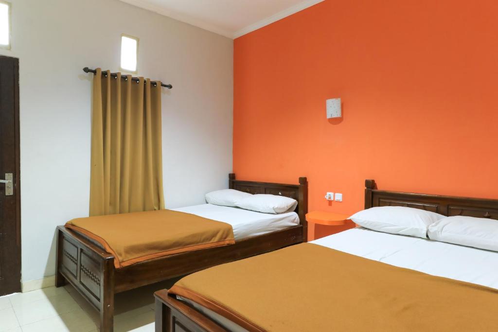 Postel nebo postele na pokoji v ubytování Hotel Warta Putra