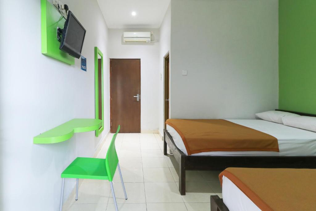 Postel nebo postele na pokoji v ubytování Hotel Warta Putra