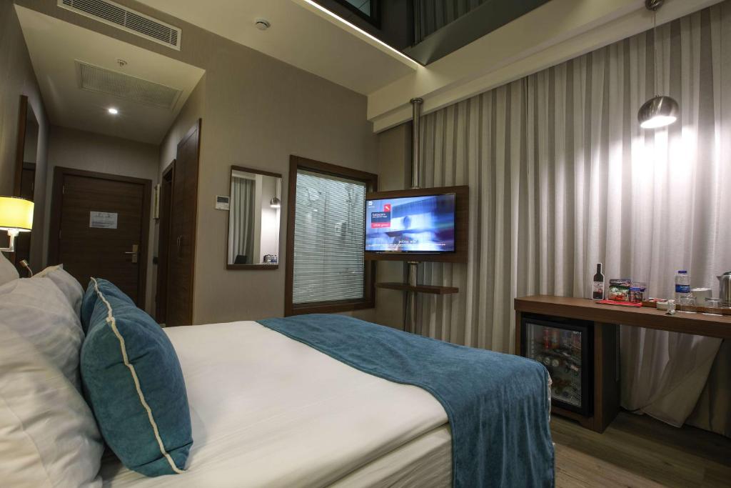TV a/nebo společenská místnost v ubytování Best Western Premier Karsiyaka Convention & Spa Hotel