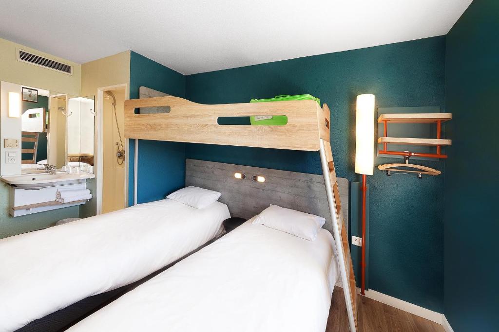 Postel nebo postele na pokoji v ubytování ibis budget Saint Gaudens